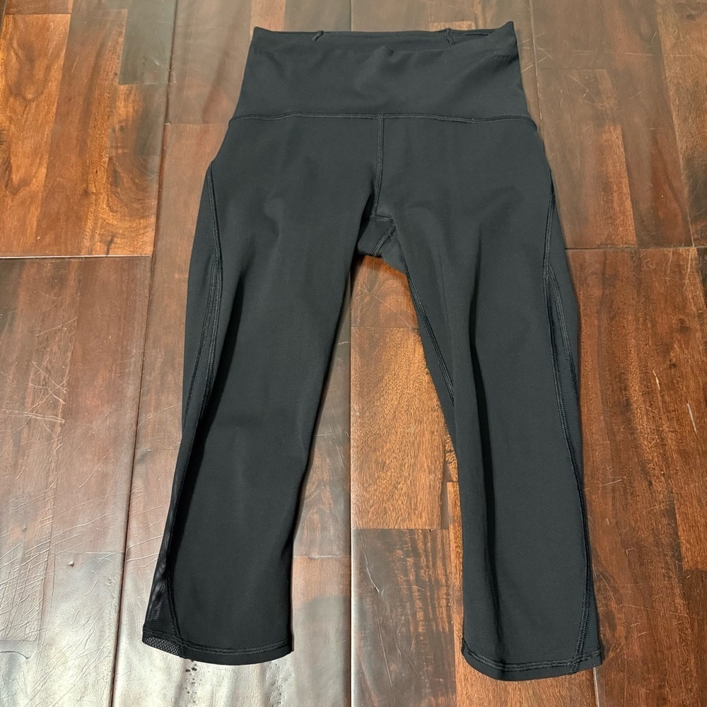 Lululemon Crop Black Leggings Size 4 Train Times W6ADDS